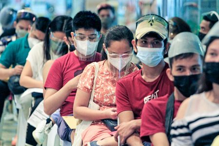 Cebu province limits face shields to indoor, crowded places