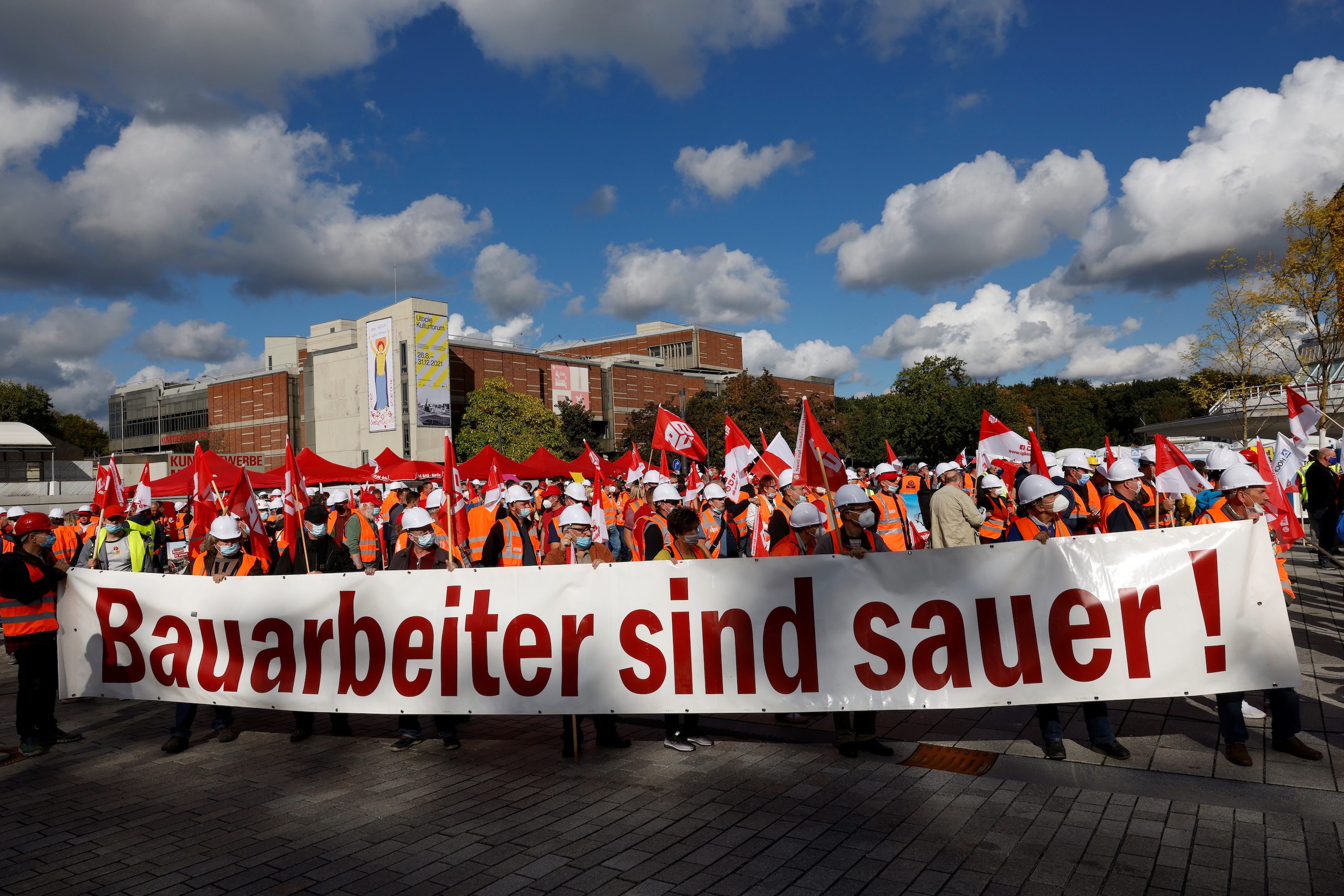 German construction workers threaten nationwide strike for higher wages