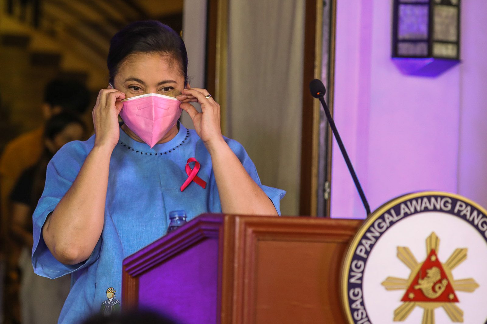 [WATCH] Yellow out, pink is in: Robredo runs for president as an independent