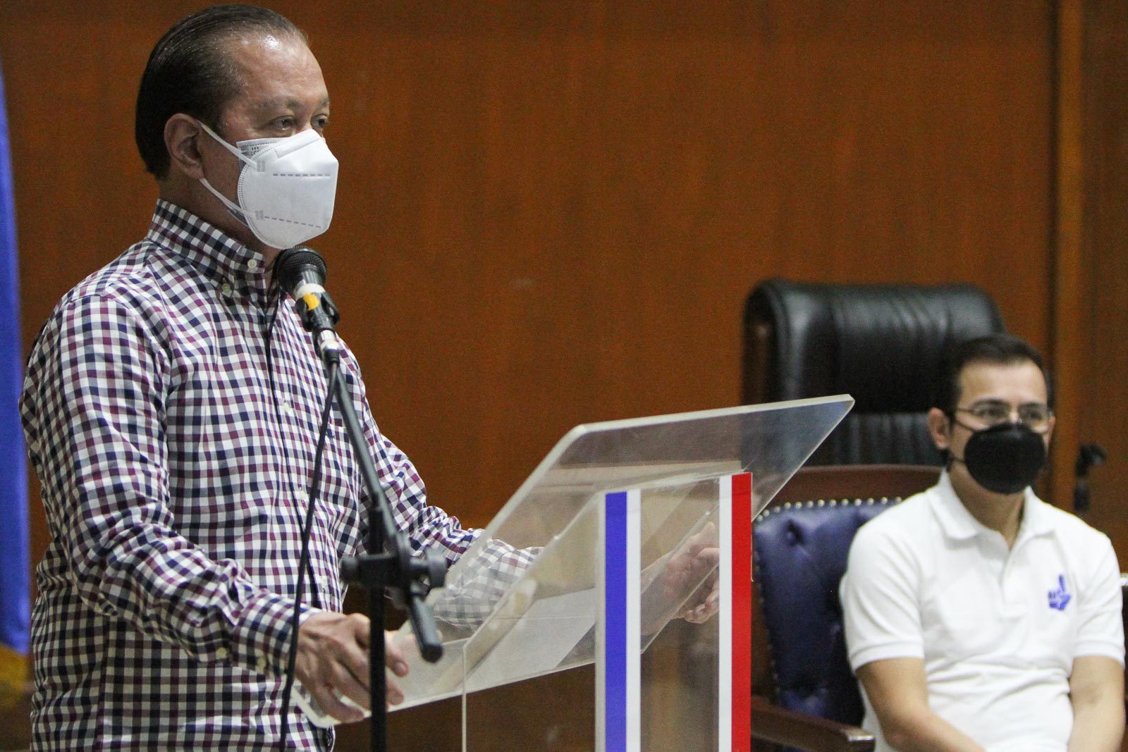 ‘Kabayan’ Noli de Castro files COC for senator
