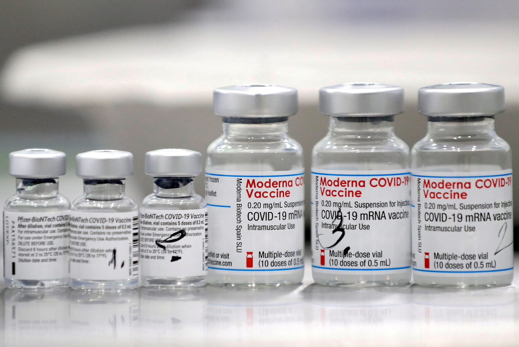 Moderna, J&J push for COVID-19 vaccine boosters ahead of FDA meeting