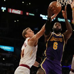 Carmelo Anthony’s late three-point heroics lift Lakers over Cavs