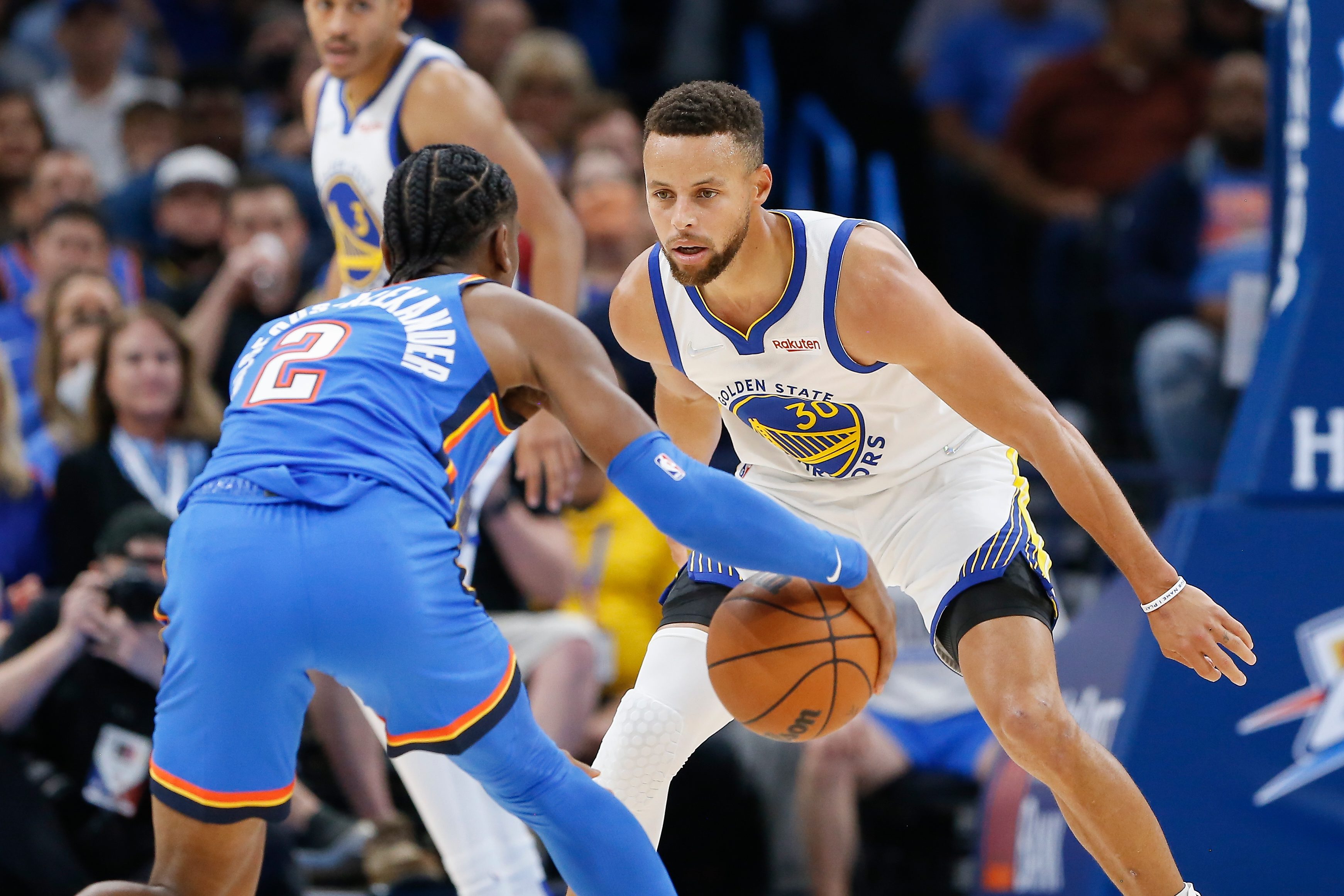 Warriors rally to stay perfect, keep Thunder winless