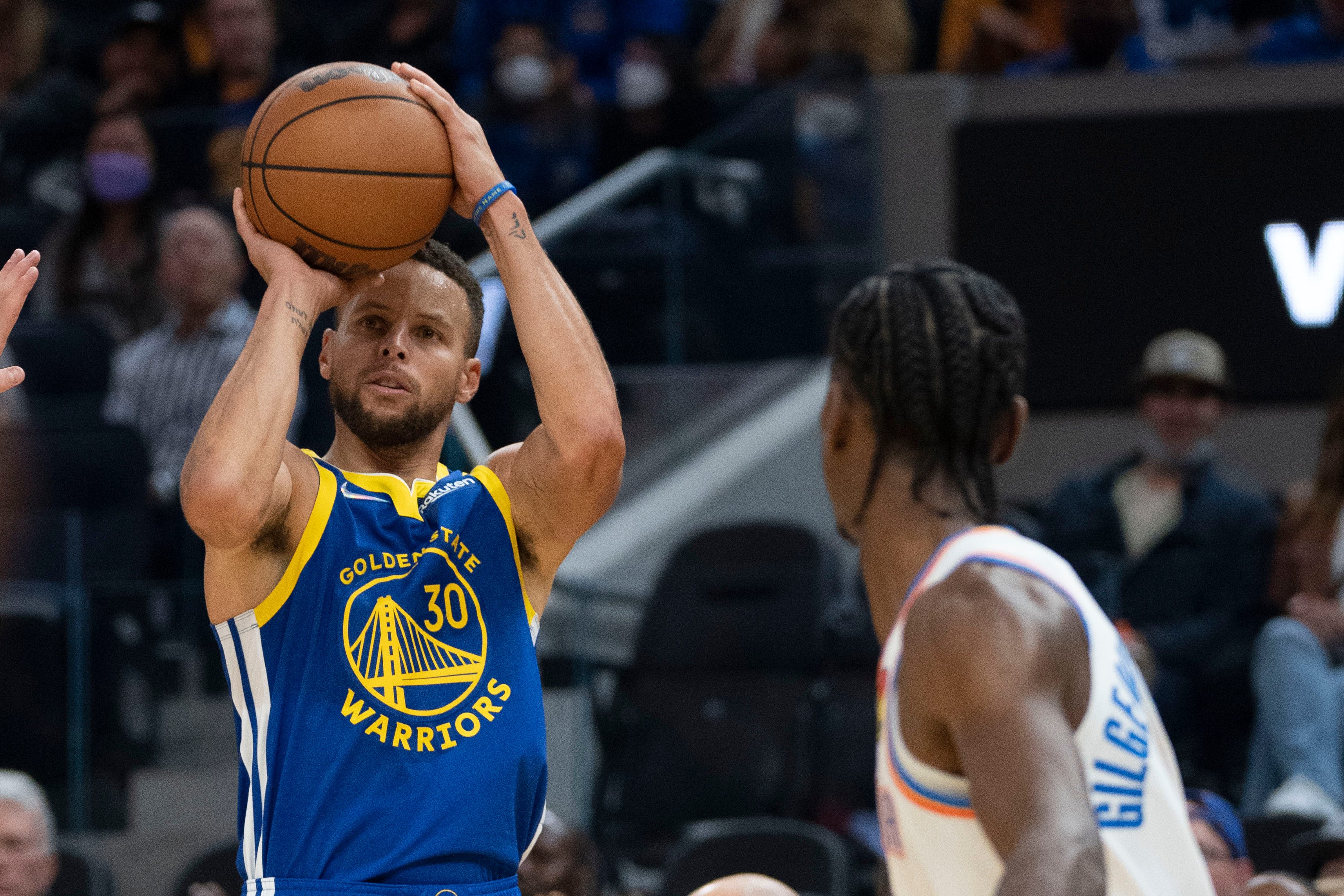 Steph Curry wakes up in second half as Warriors top Thunder
