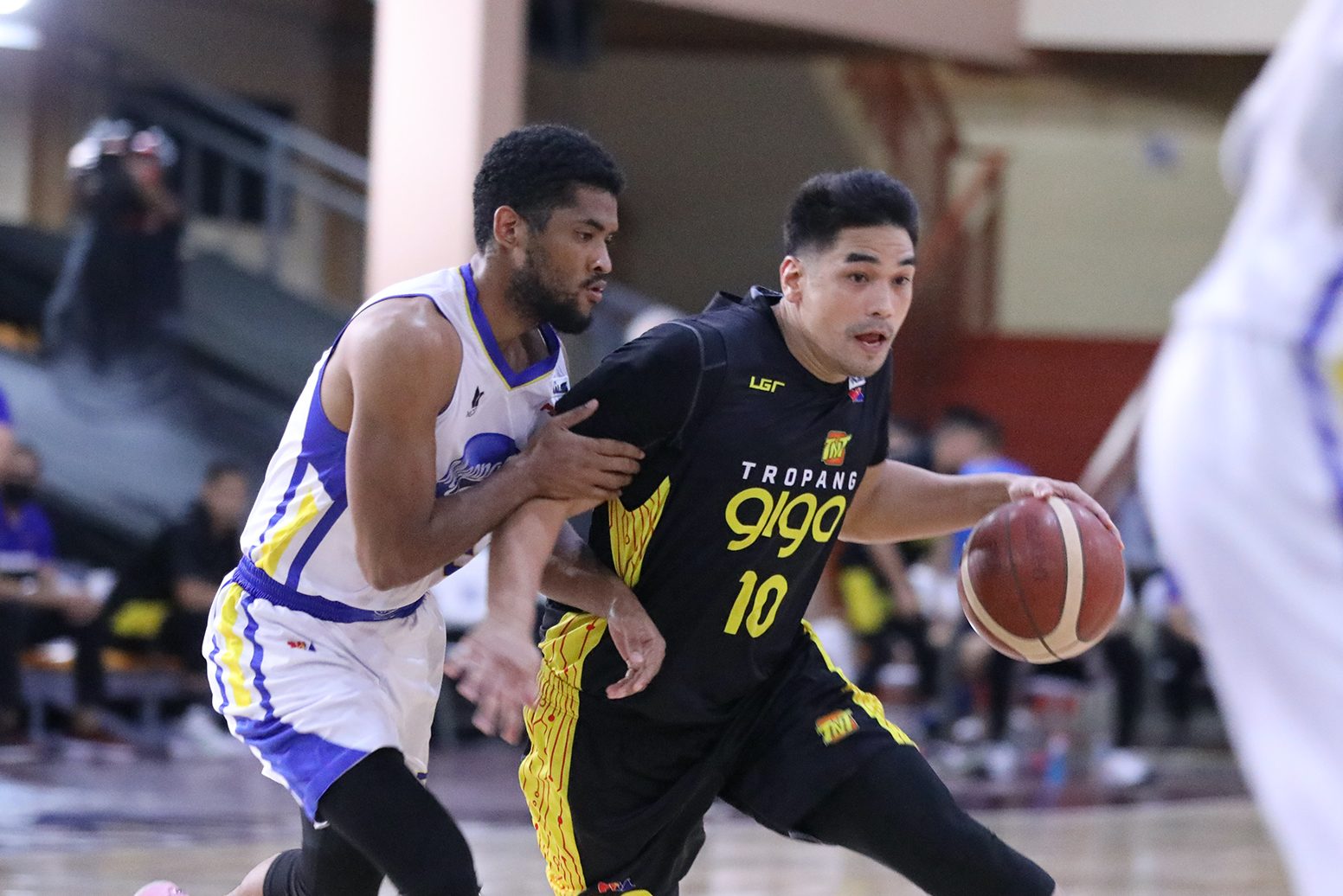 Ryan Reyes, 38, turning back hands of time as TNT zeroes in on elusive PBA crown