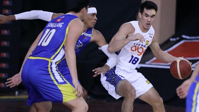 Chot Reyes lauds banged up Troy Rosario for playing through pain in Game 4 win