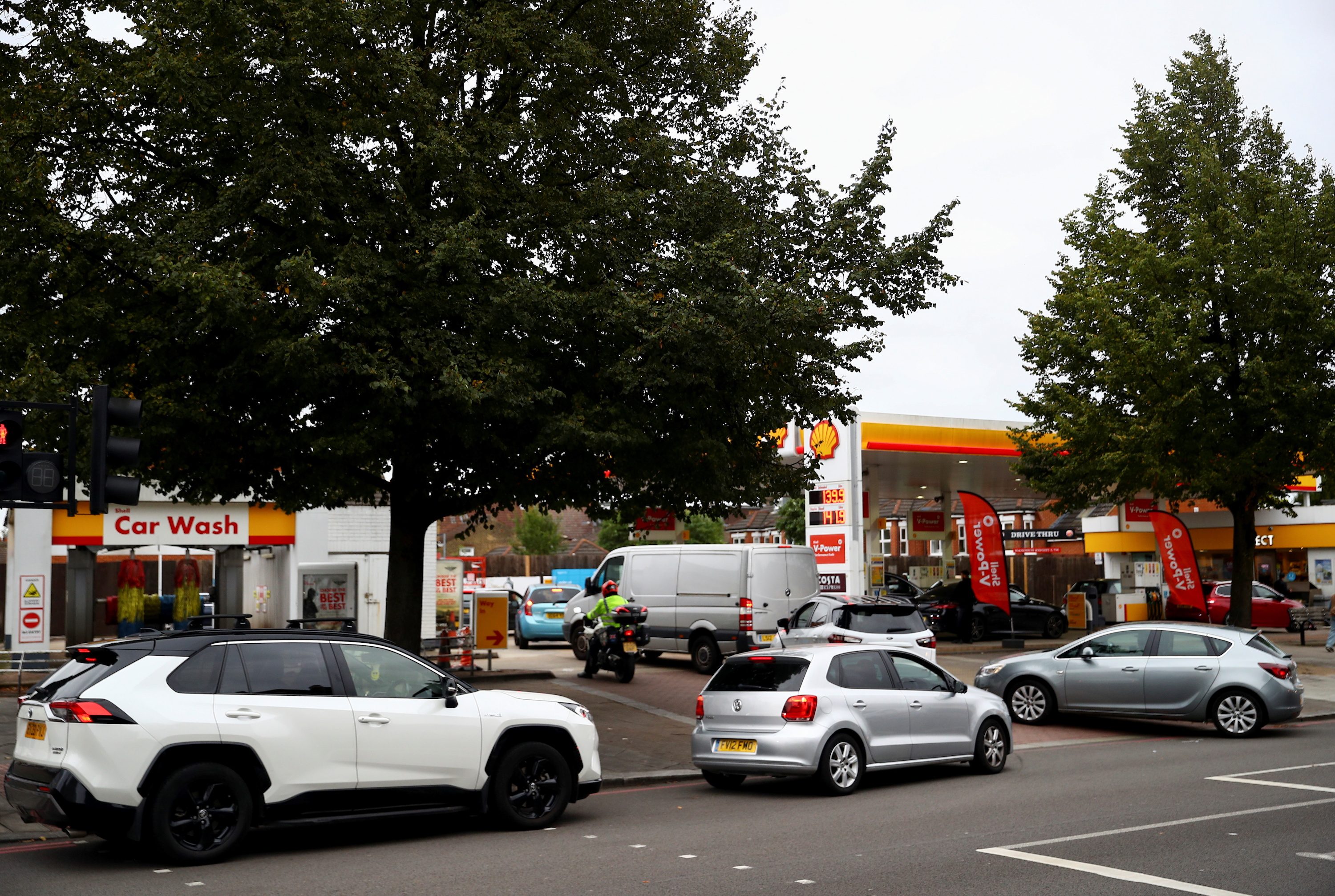 British gas pumps still dry, pig cull fears grow