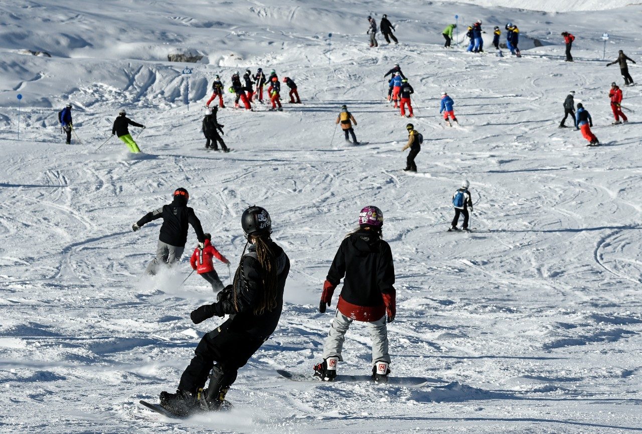 Ski resorts in northern Italy reopen amid COVID-19 worries