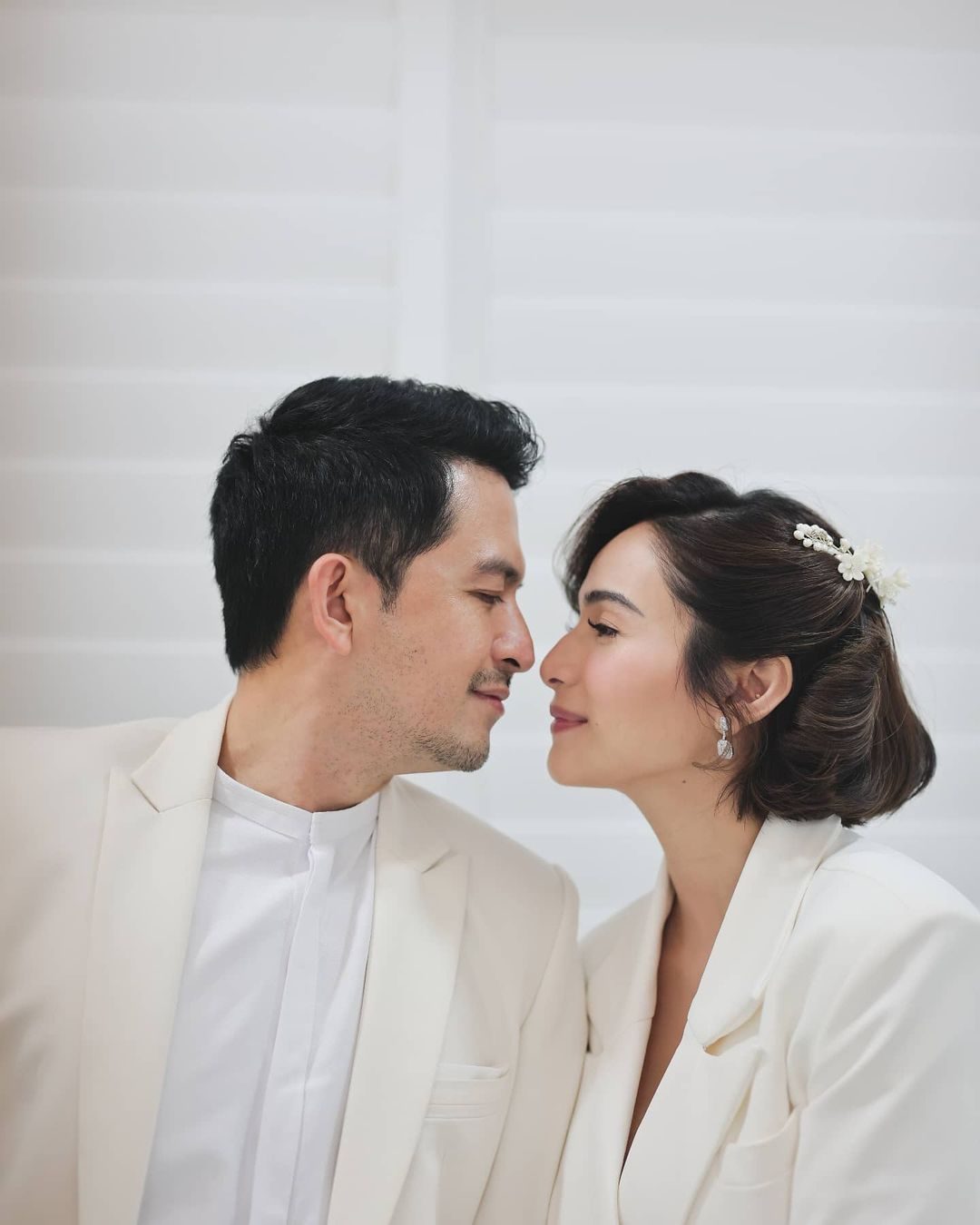 LOOK: Dennis Trillo and Jennylyn Mercado glow in wedding photos