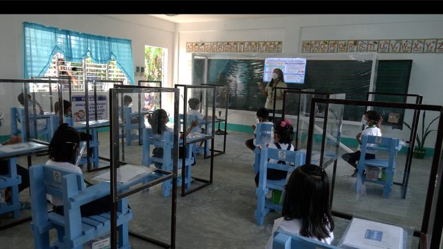 PANOORIN: Kakaibang silid-aralan sa pagbabalik ng face-to-face classes