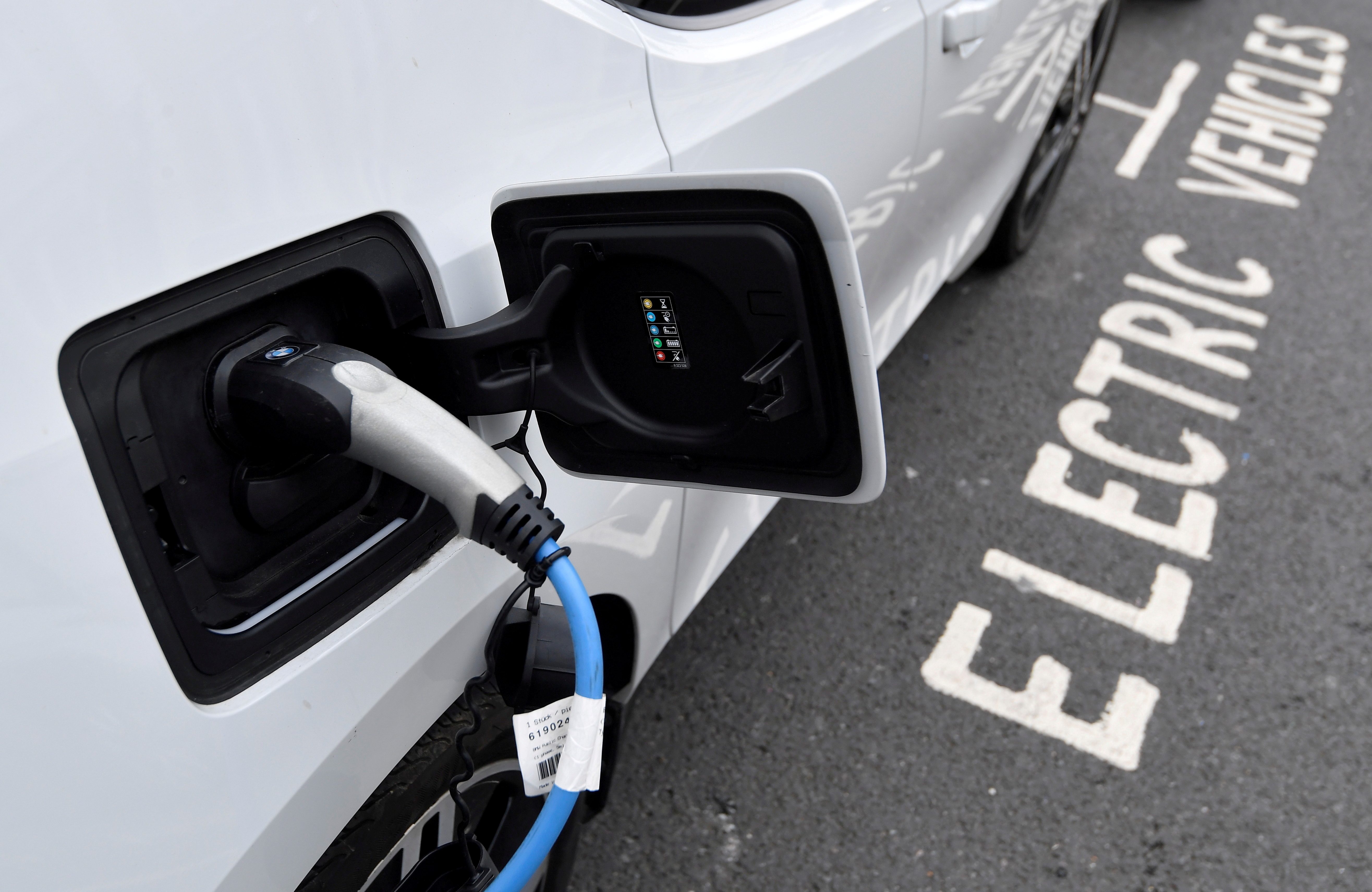 Global carmakers now target $515 billion for EVs, batteries