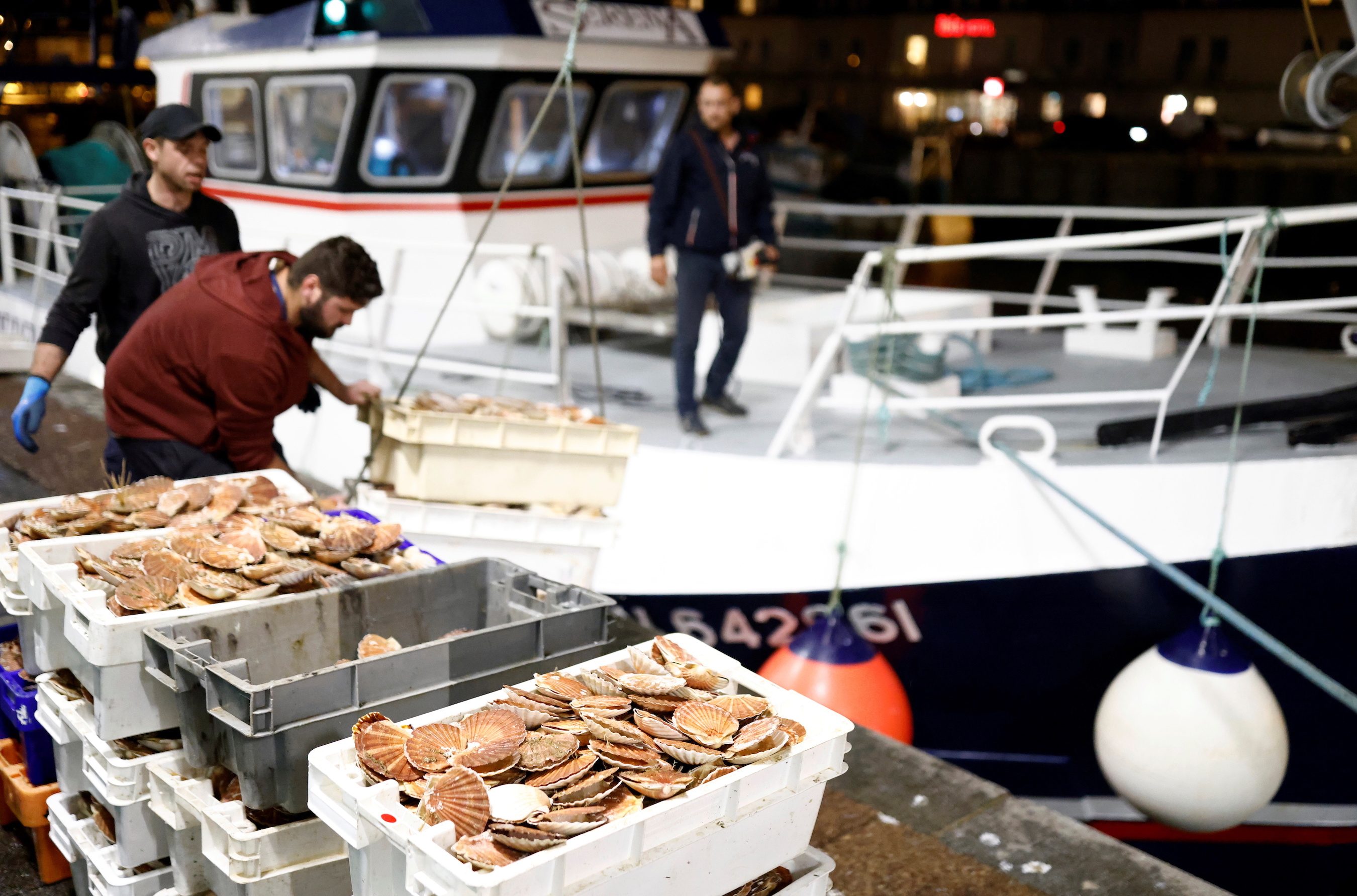 French fishermen threaten action as Brexit license talks drag