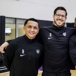 Alapag earns first G League win as Kings coach