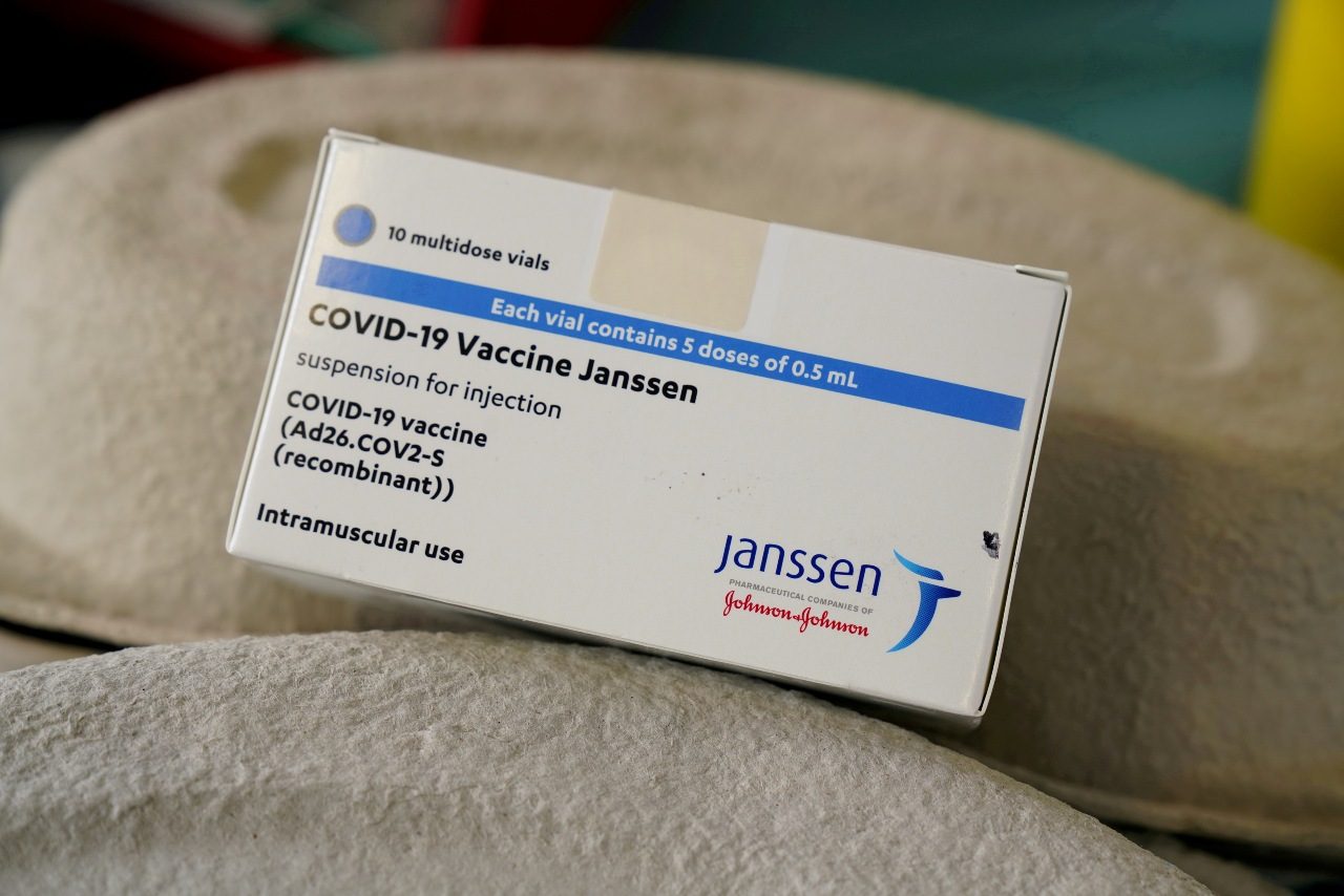 US limits use of J&J’s COVID vaccine on blood clot risks