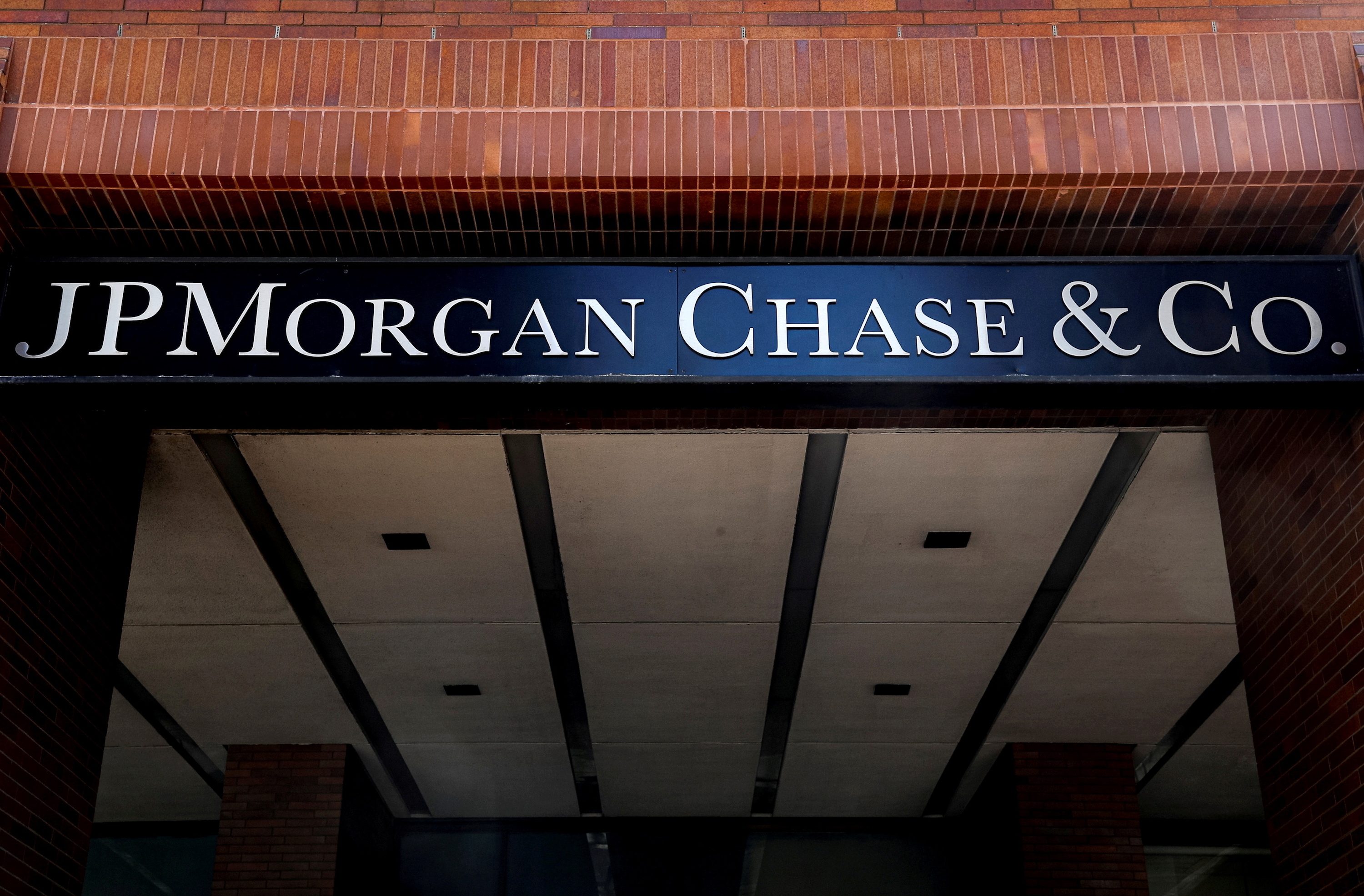 JPMorgan profit beats estimates on gains from higher interest rates