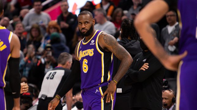 LeBron James ejected, Lakers storm back to beat Pistons