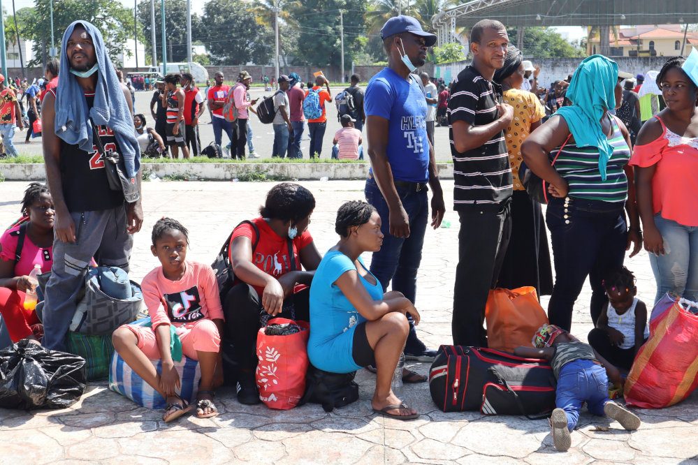 Caravan migrants accept Mexico visa deal to disperse
