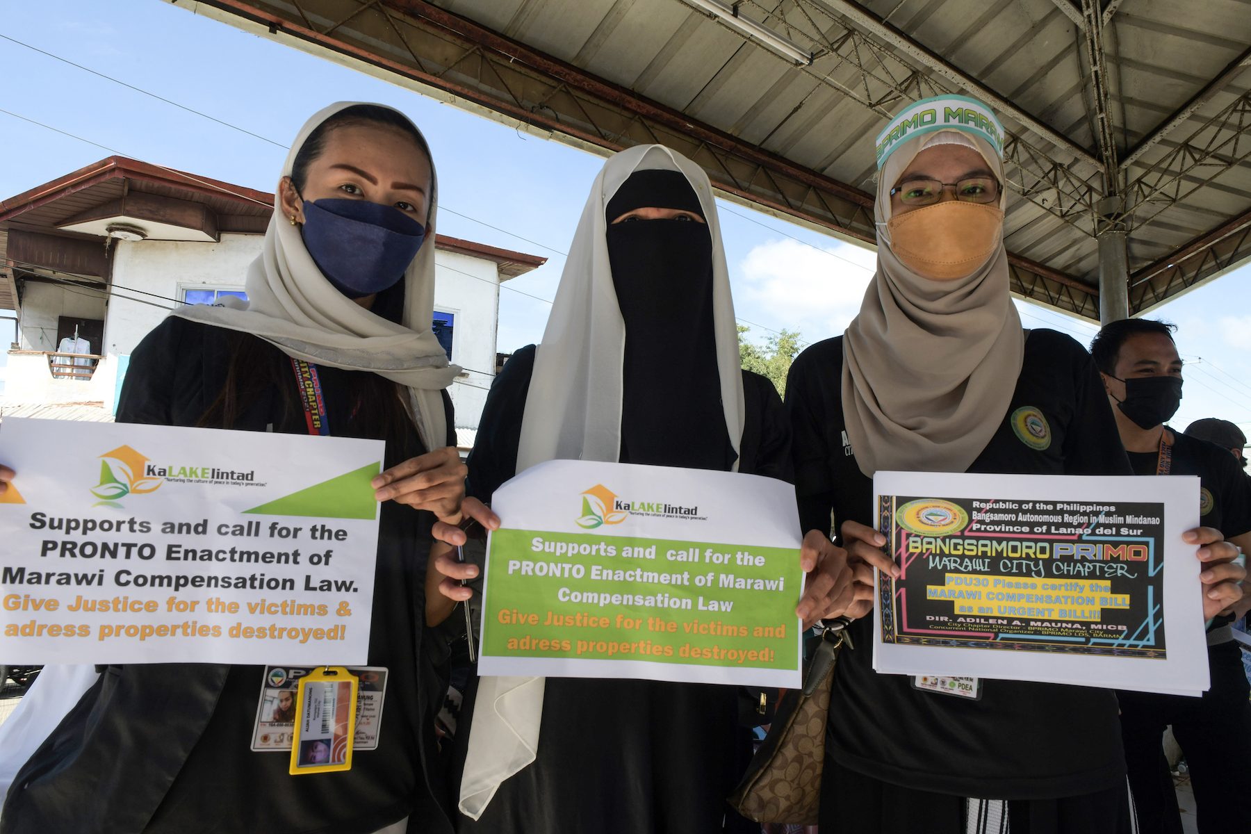 Police stop Marawi rally of IDPs seeking compensations