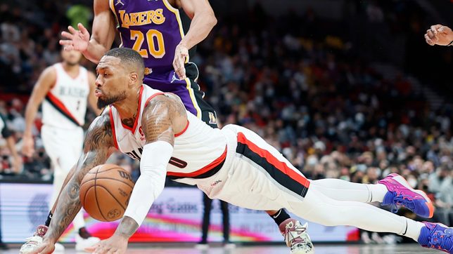 Blazers pull away from shorthanded Lakers