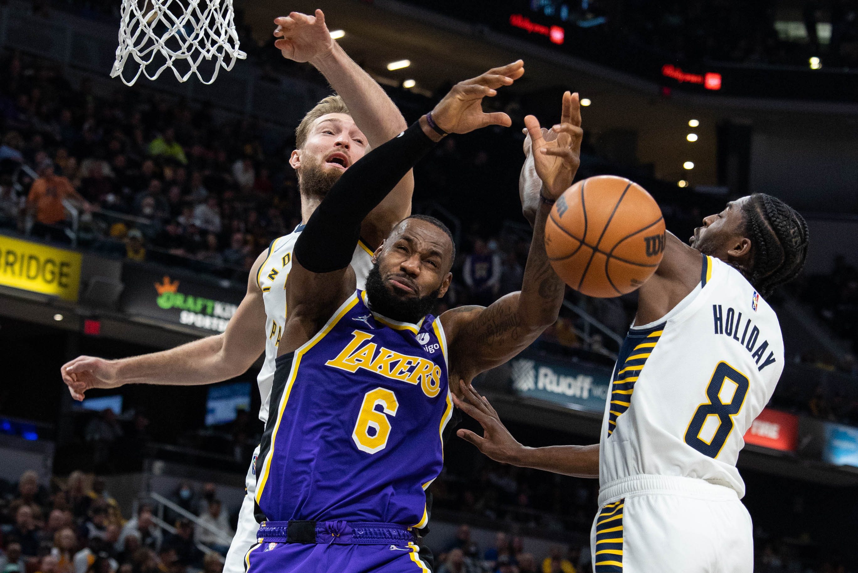 LeBron scores season-high 39 as Lakers escape Pacers in OT