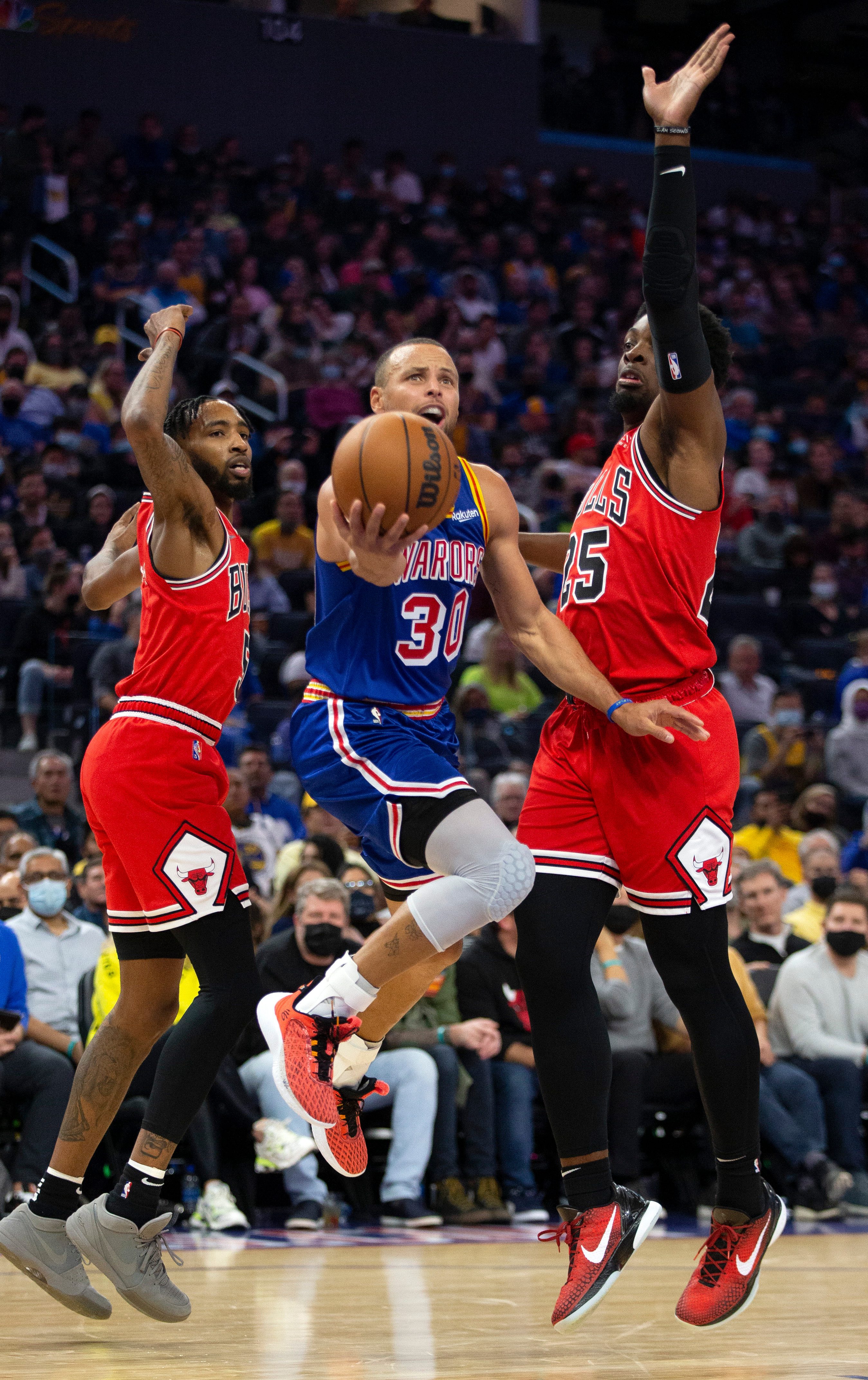 Steph Curry’s 40-point night carries Warriors past Bulls