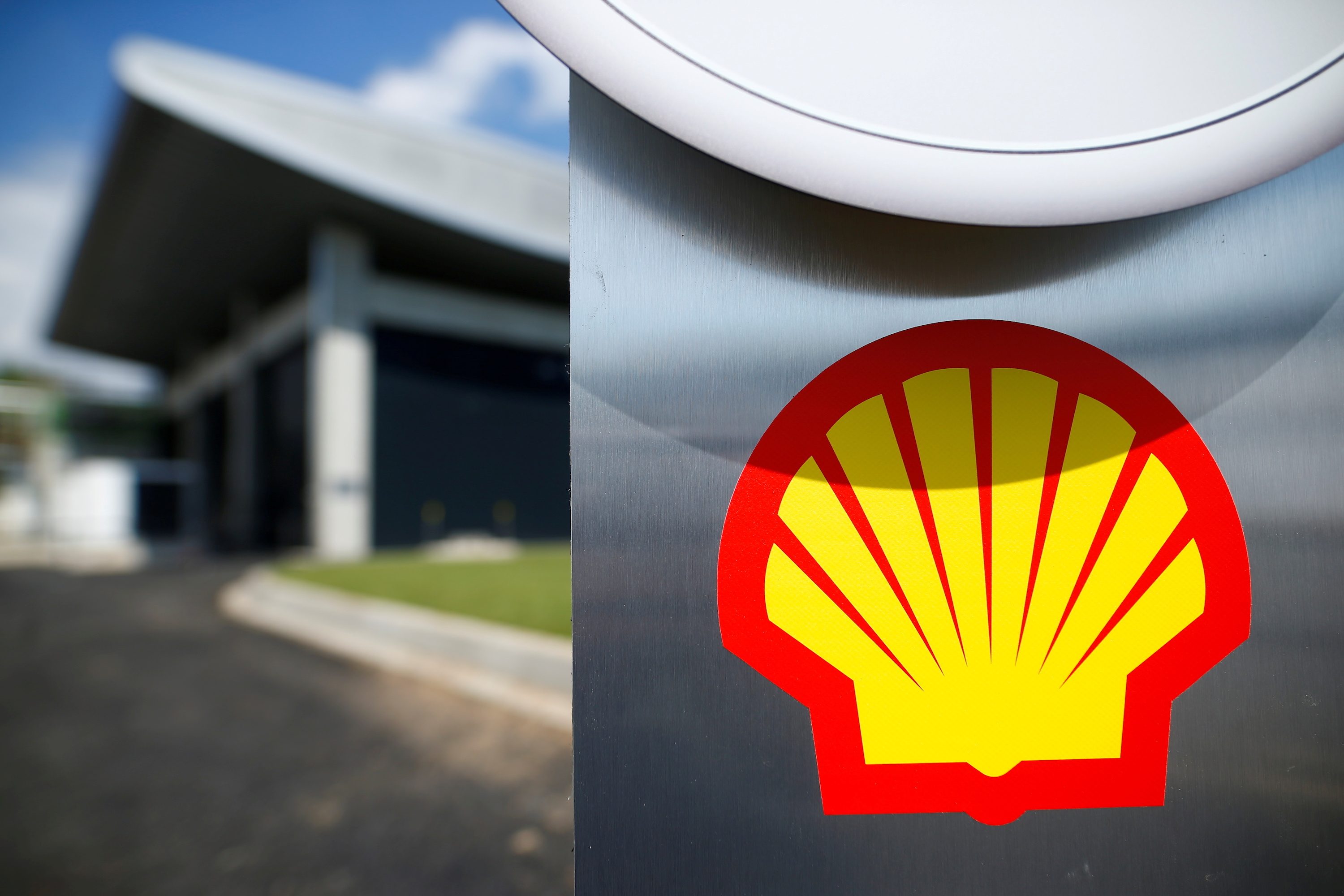 Shell ditches the Dutch, moves to London in share structure overhaul