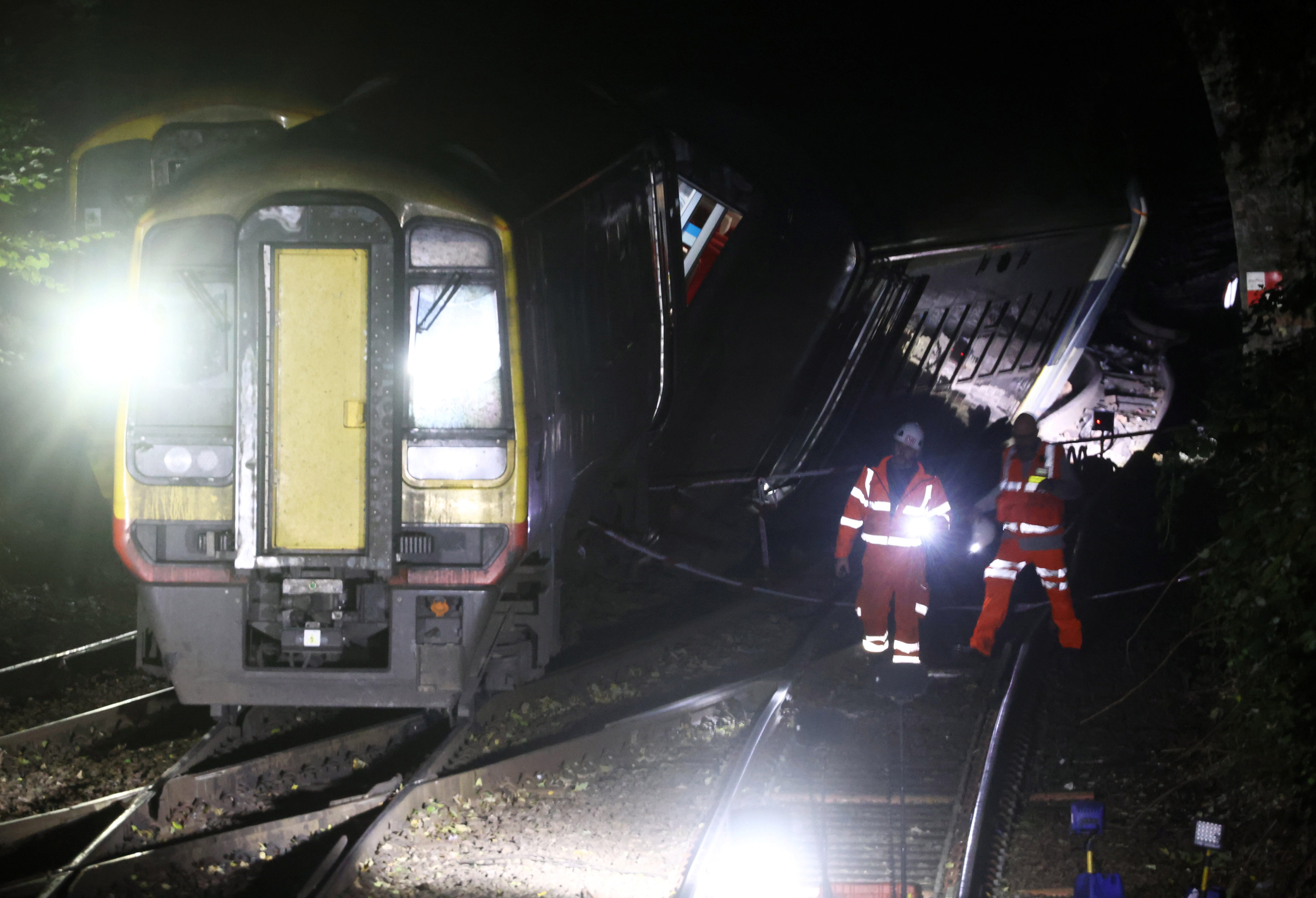 Train collision in southwest Britain injures several people
