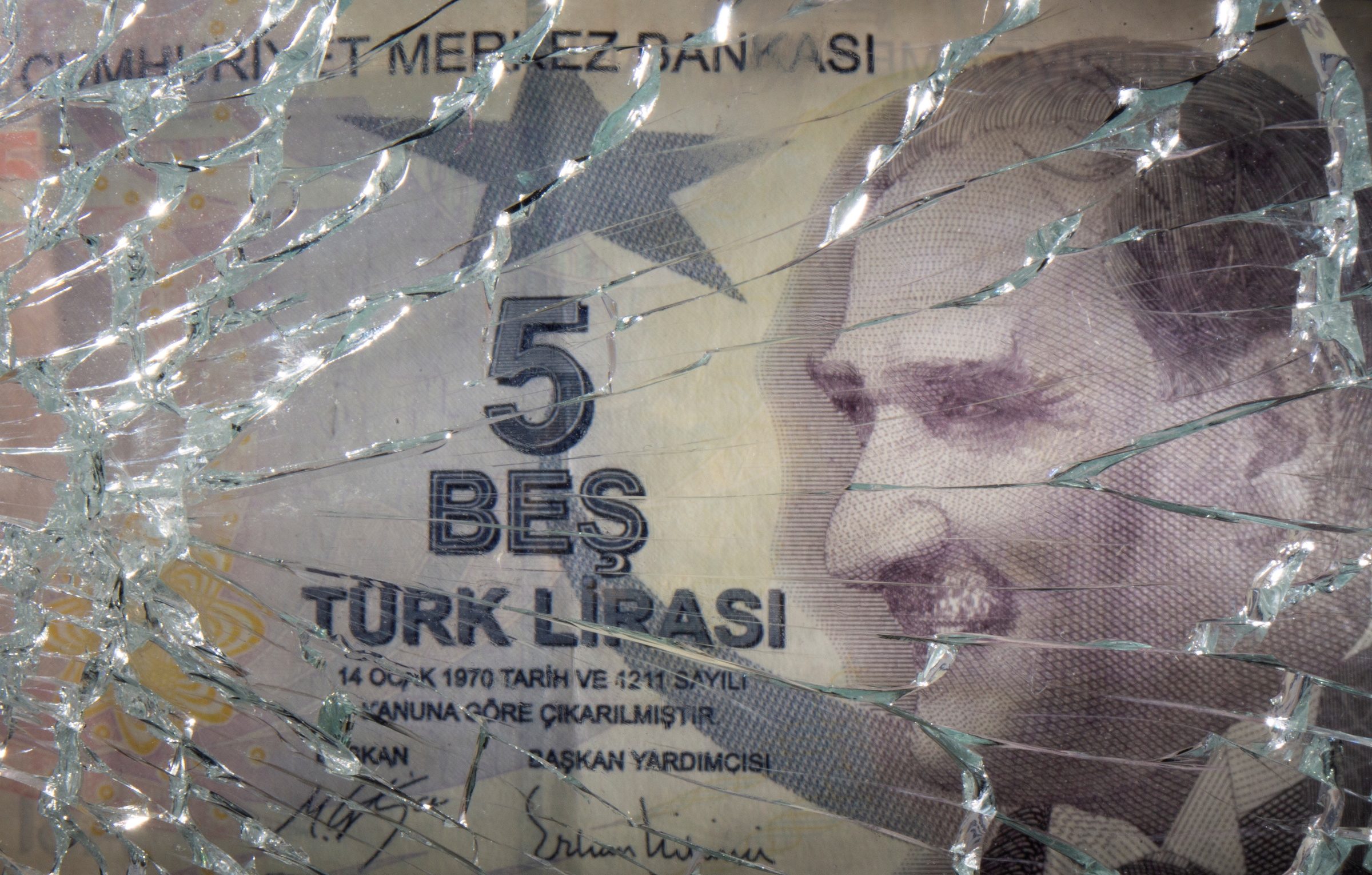 Turkish lira in historic 15% crash after Erdogan stokes fire sale