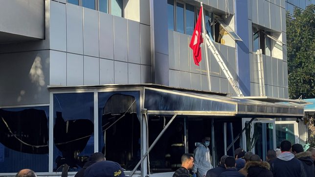 1 dead, 12 injured in fire at Tunisian Ennahda party HQ