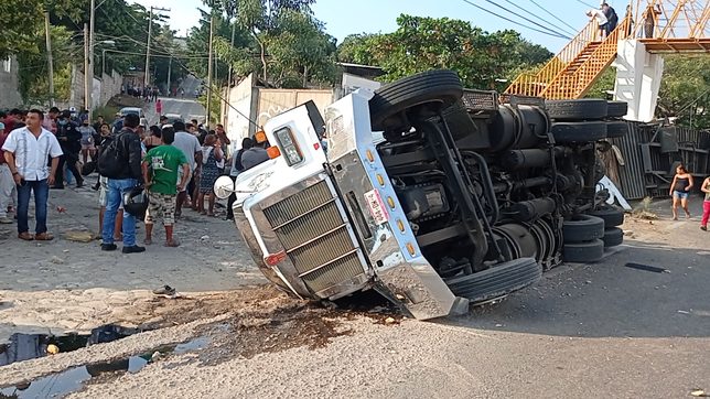 Migrant truck crashes in Mexico killing 54