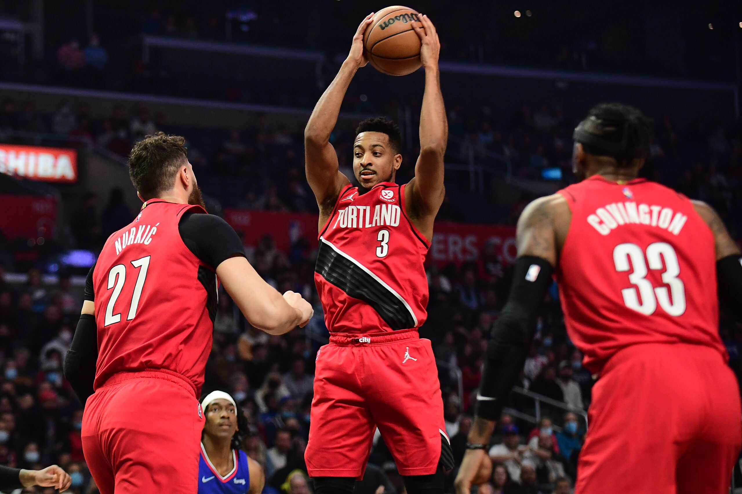 Blazers’ CJ McCollum diagnosed with collapsed right lung