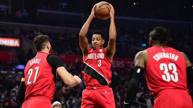 Blazers’ CJ McCollum diagnosed with collapsed right lung
