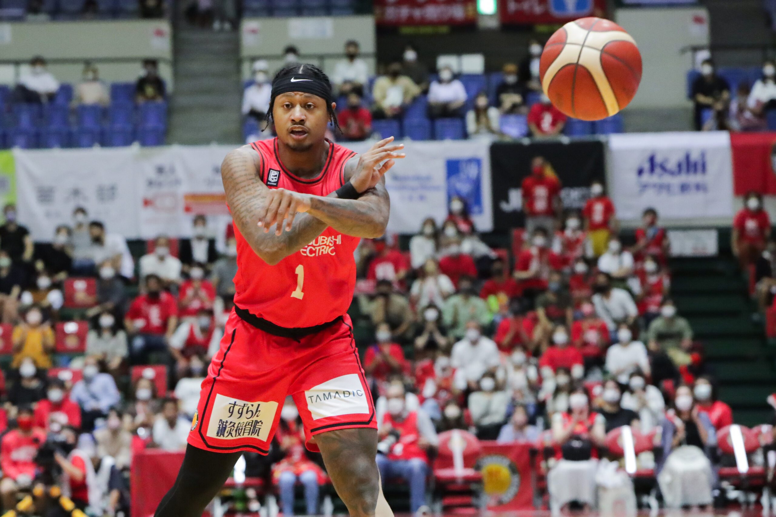 Parks catches fire early as Nagoya dominates Mikawa in Japan B. League opener