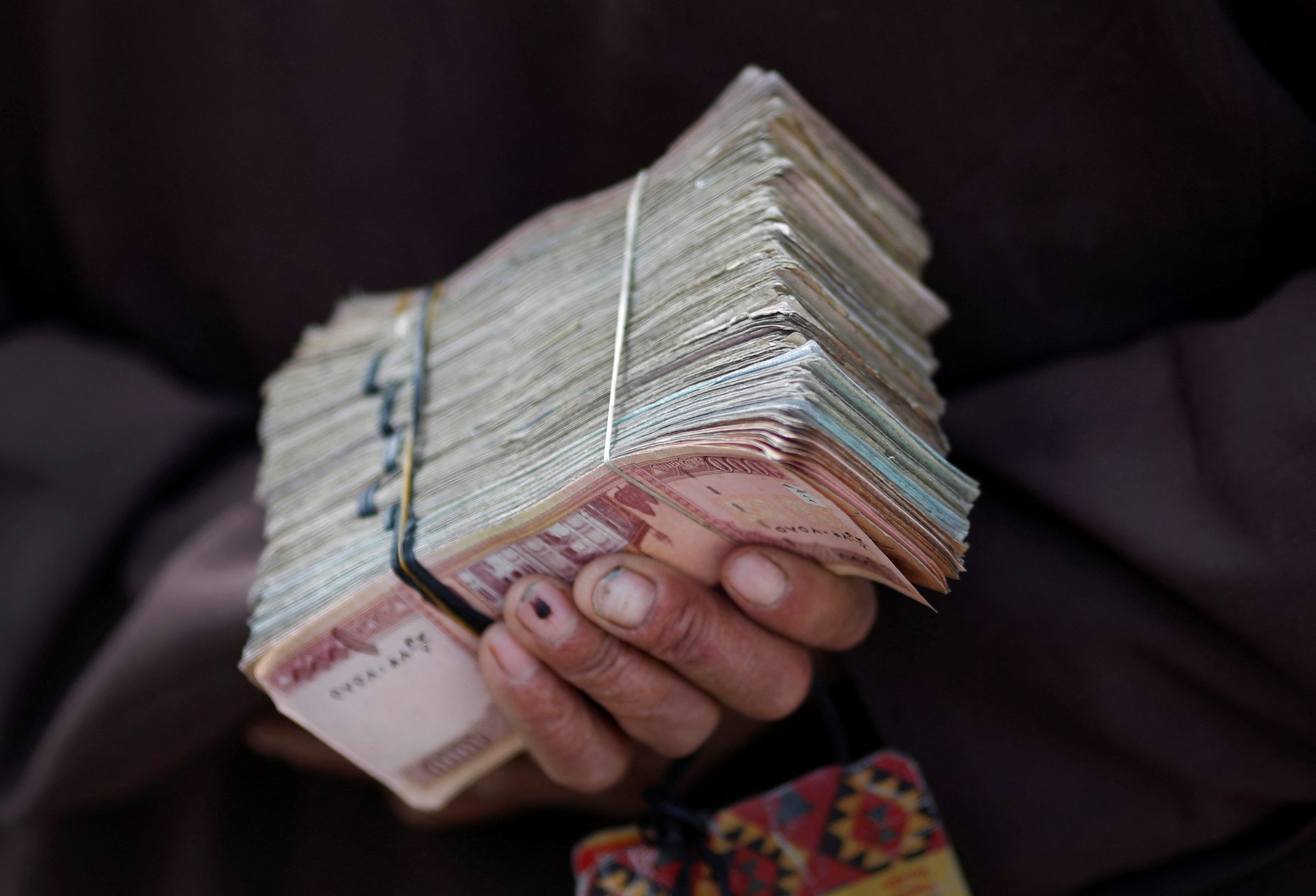 Afghan central bank moves to halt currency slide as crisis deepens
