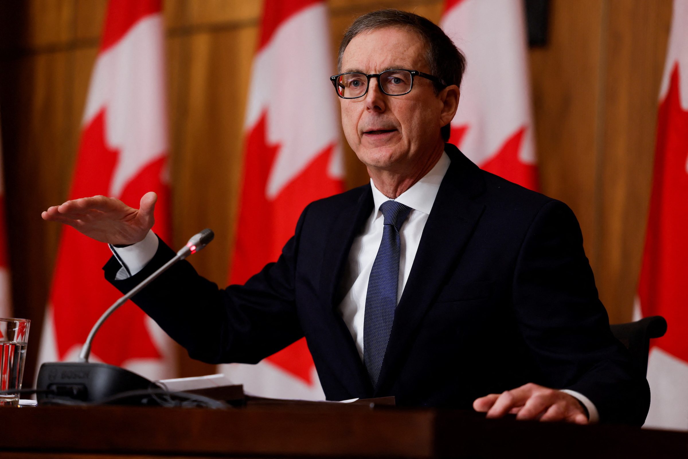 Bank of Canada keeps 2% inflation target, adds labor market factors to mix