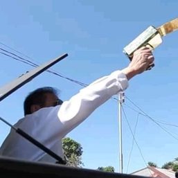 ‘Heart of gold’? Chavit Singson shoots money at Ilocos Sur residents