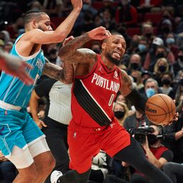 Lillard erupts for 43 points to carry Blazers past Hornets