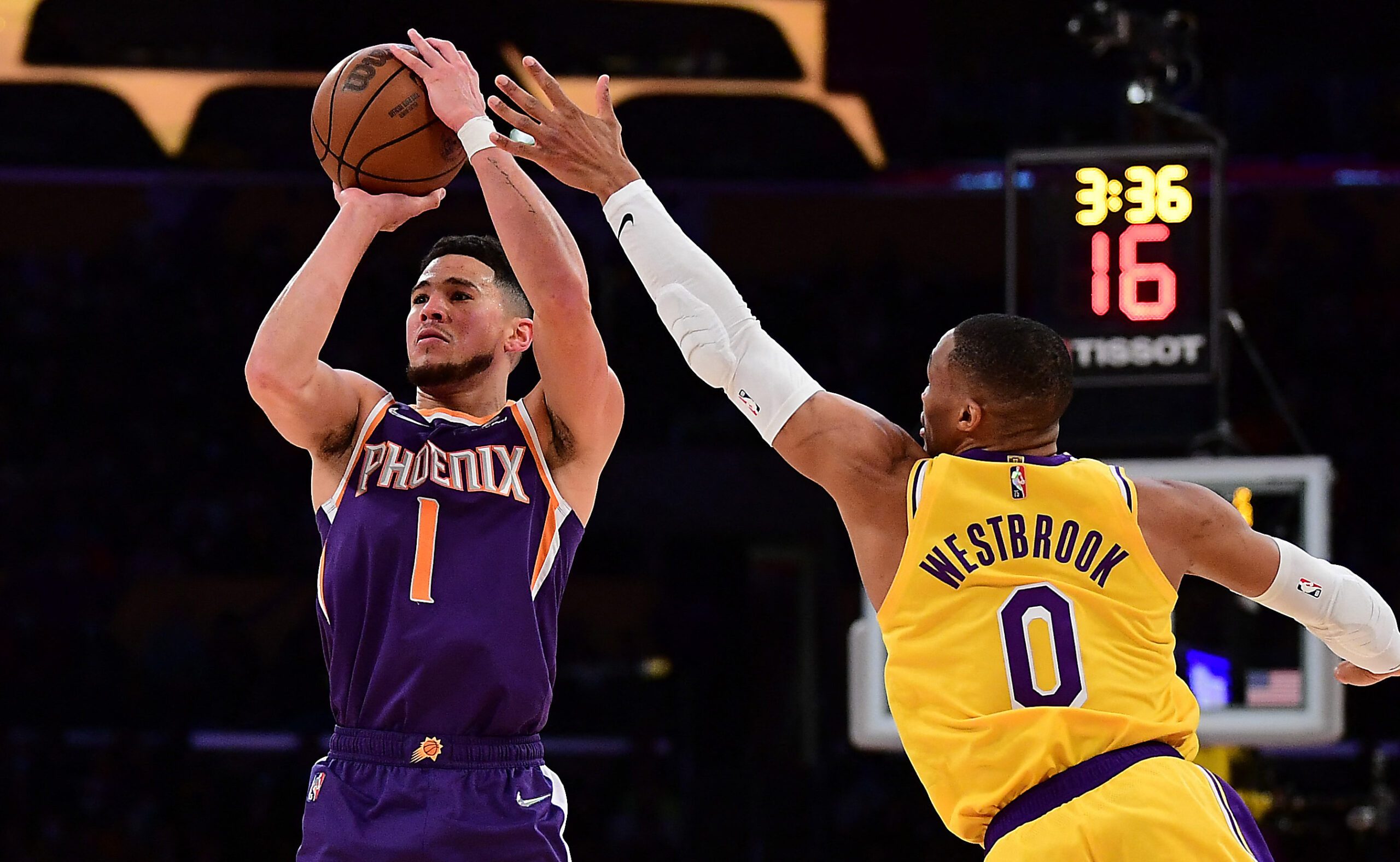 Booker, Suns dominate short-handed Lakers