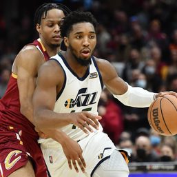 Mitchell goes for 35 as Jazz hold off Cavs