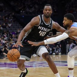 Clippers clobber Kings, end three-game slide
