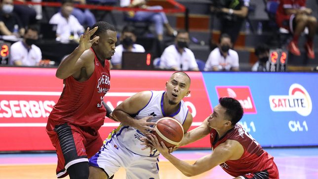 Magnolia hoping for the best as Lee gets hurt in Christmas Clasico