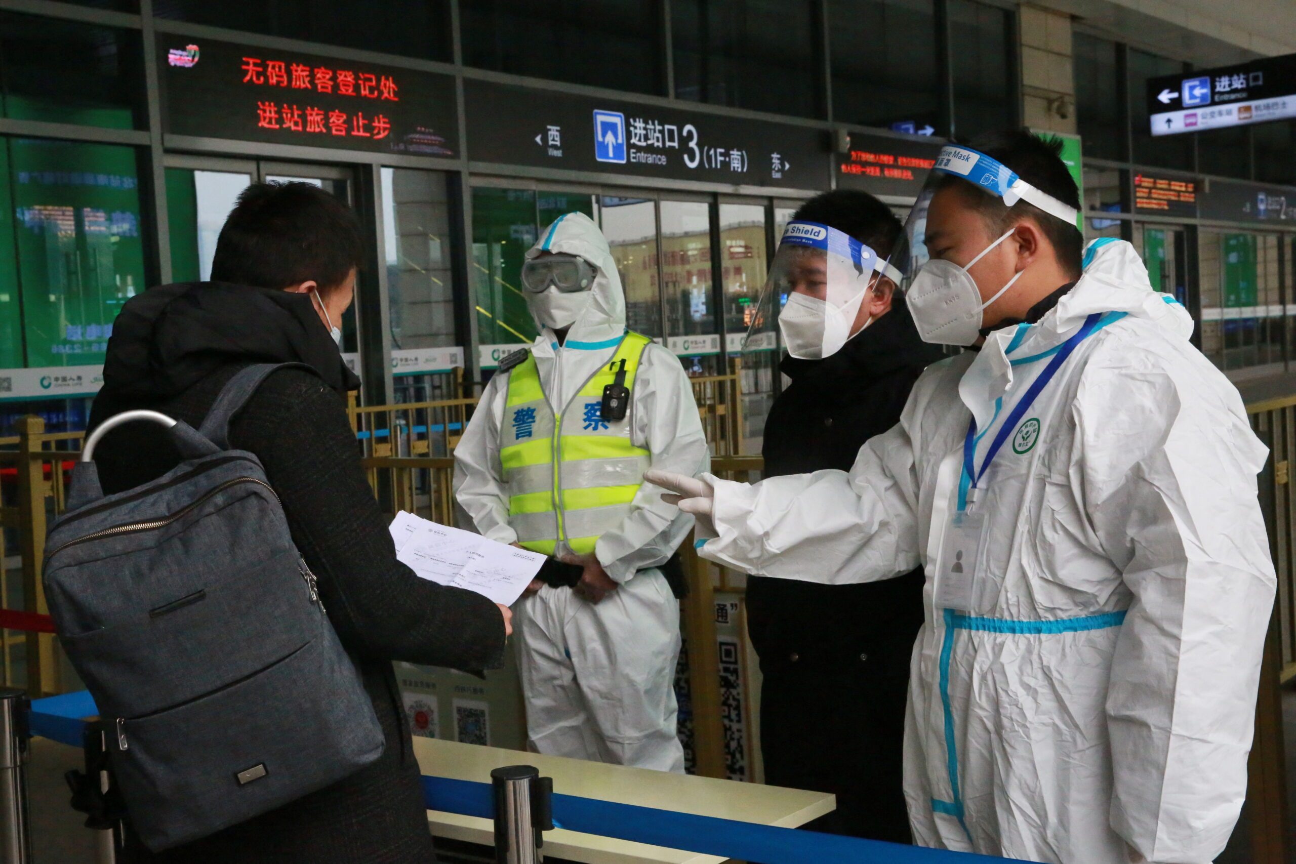 Chinese officials punished over COVID-19 outbreak that led to Xian lockdown