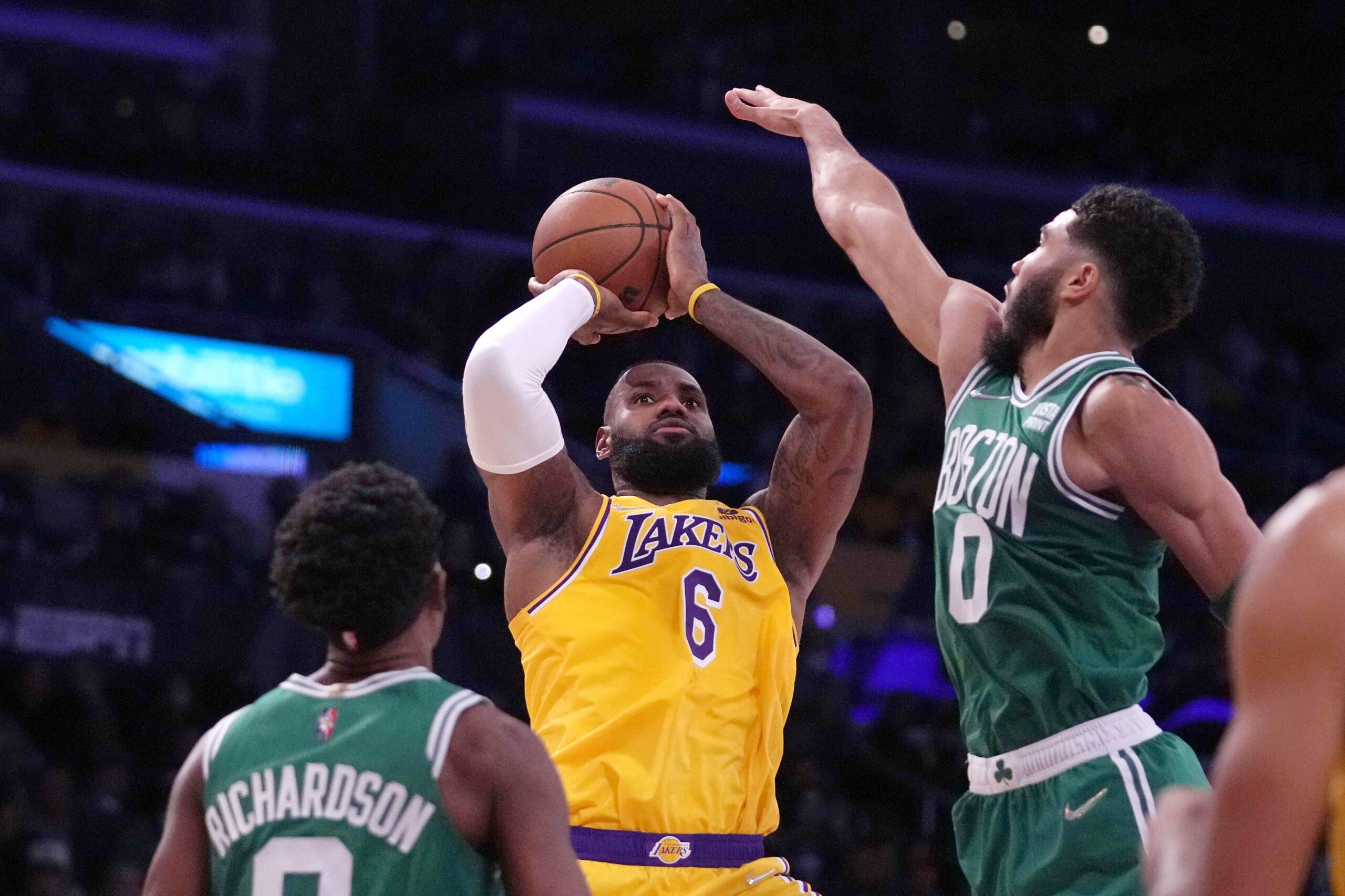 LeBron James pumps in 30 as Lakers get even with Celtics