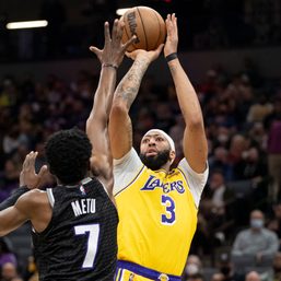 Clippers clobber Kings, end three-game slide