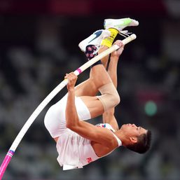 EJ Obiena leaps to Tokyo Olympics pole vault final