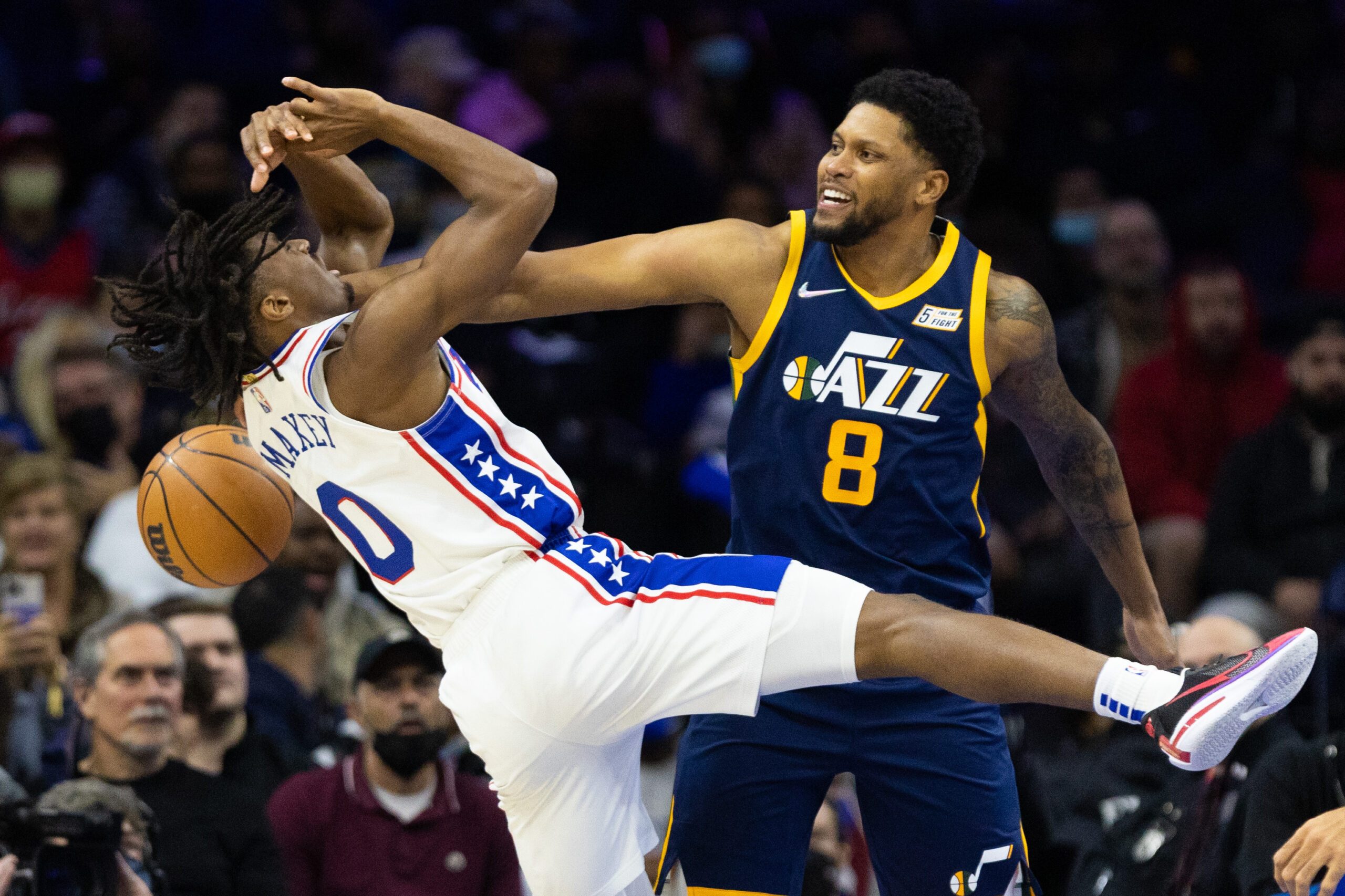 Jazz roll past Sixers for 6th straight win