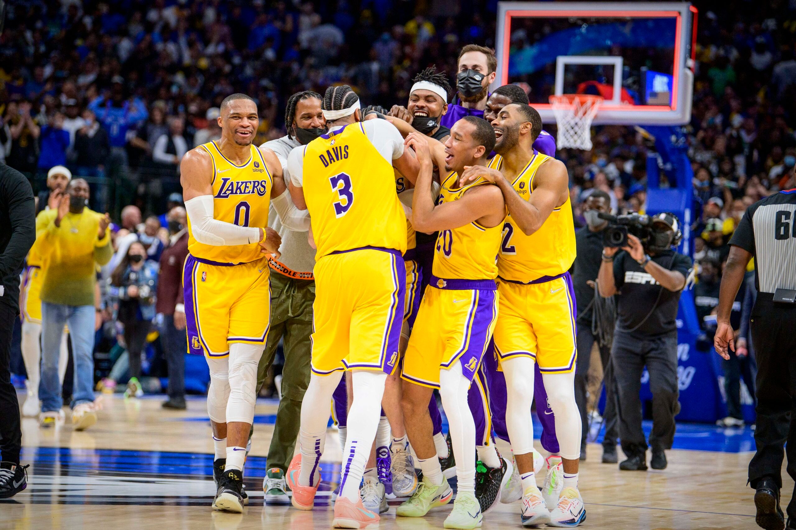 Austin Reaves’ last-second OT trey lifts Lakers past Mavericks