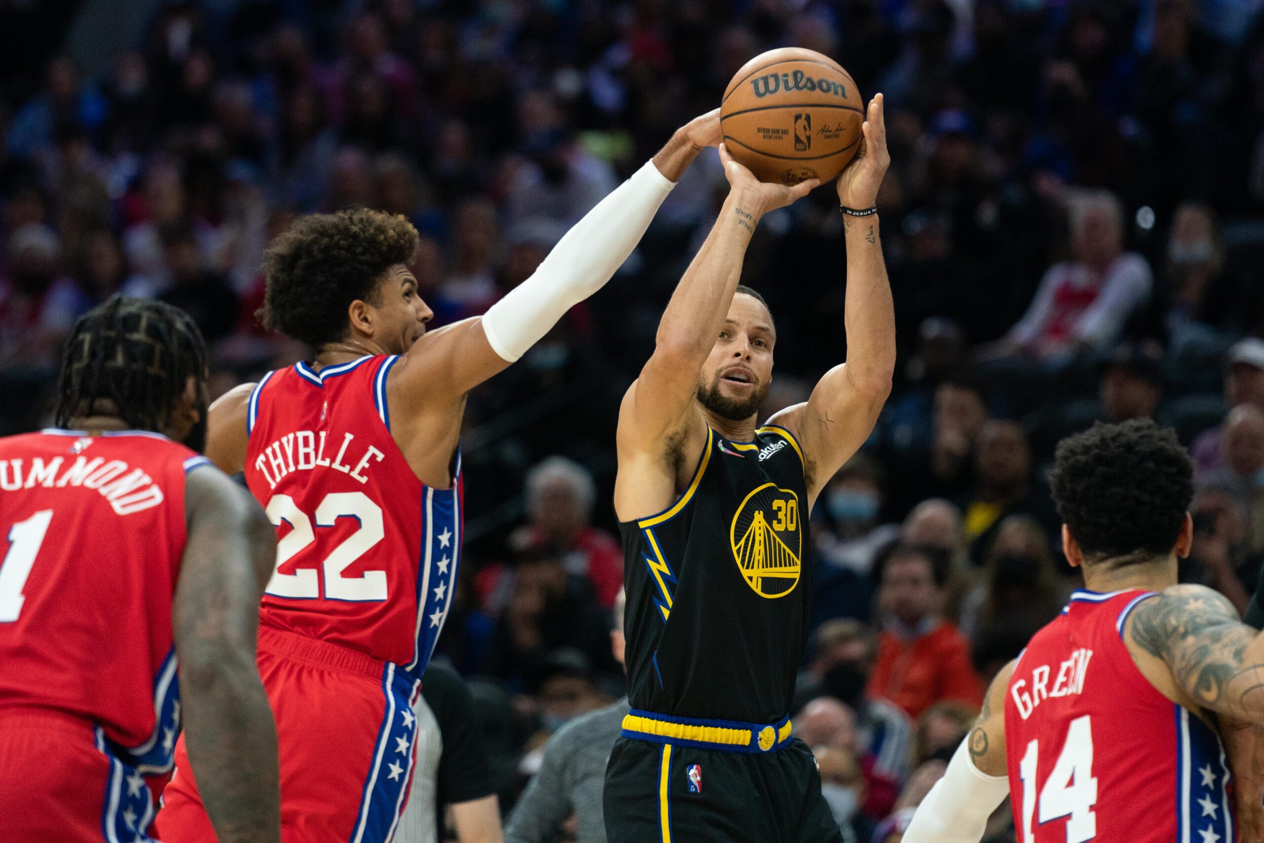 76ers put clamps on Stephen Curry in win over Warriors