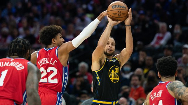 76ers put clamps on Stephen Curry in win over Warriors