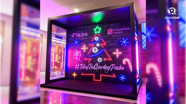 Shoot your TikToks at Robinsons Place Manila’s Christmas-inspired booth